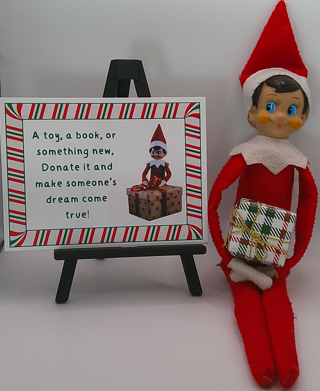 Wrapped gift prop kit