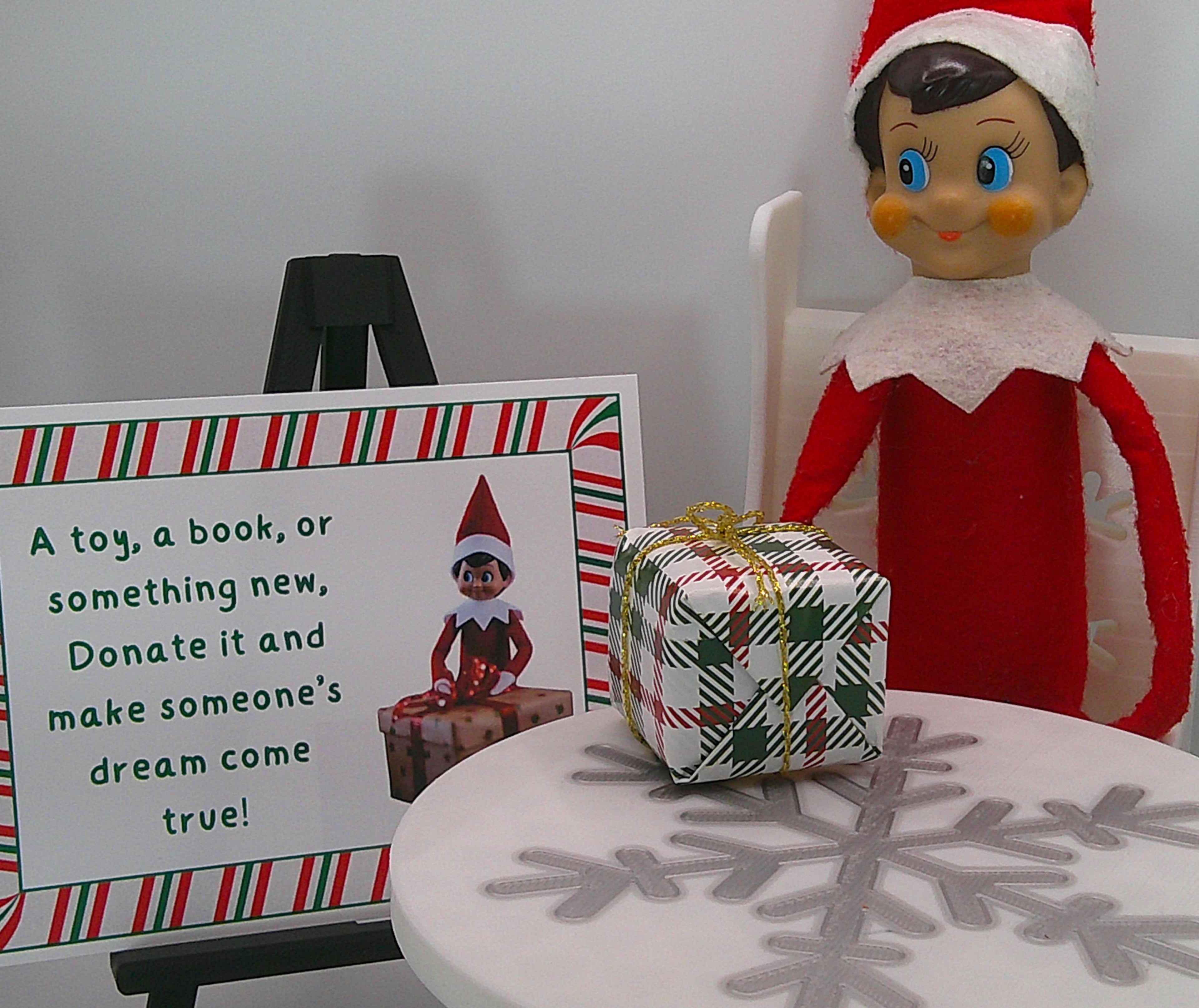 Wrapped gift prop kit