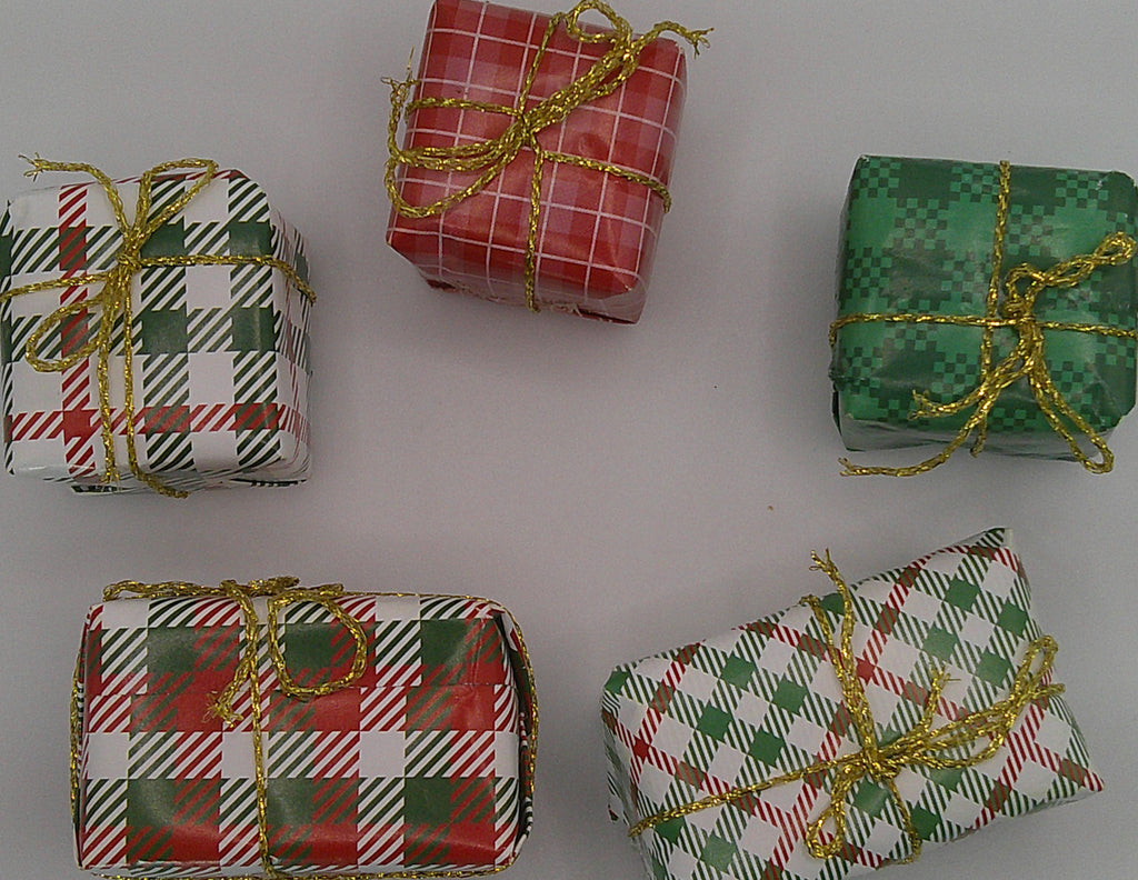 Wrapped gift prop kit